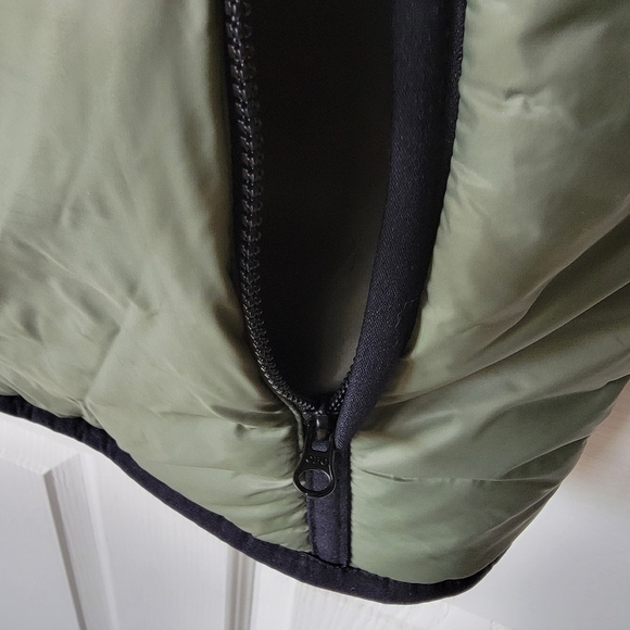 Old Navy Sherpa-lined Puffer Vest - Picture 6 of 9